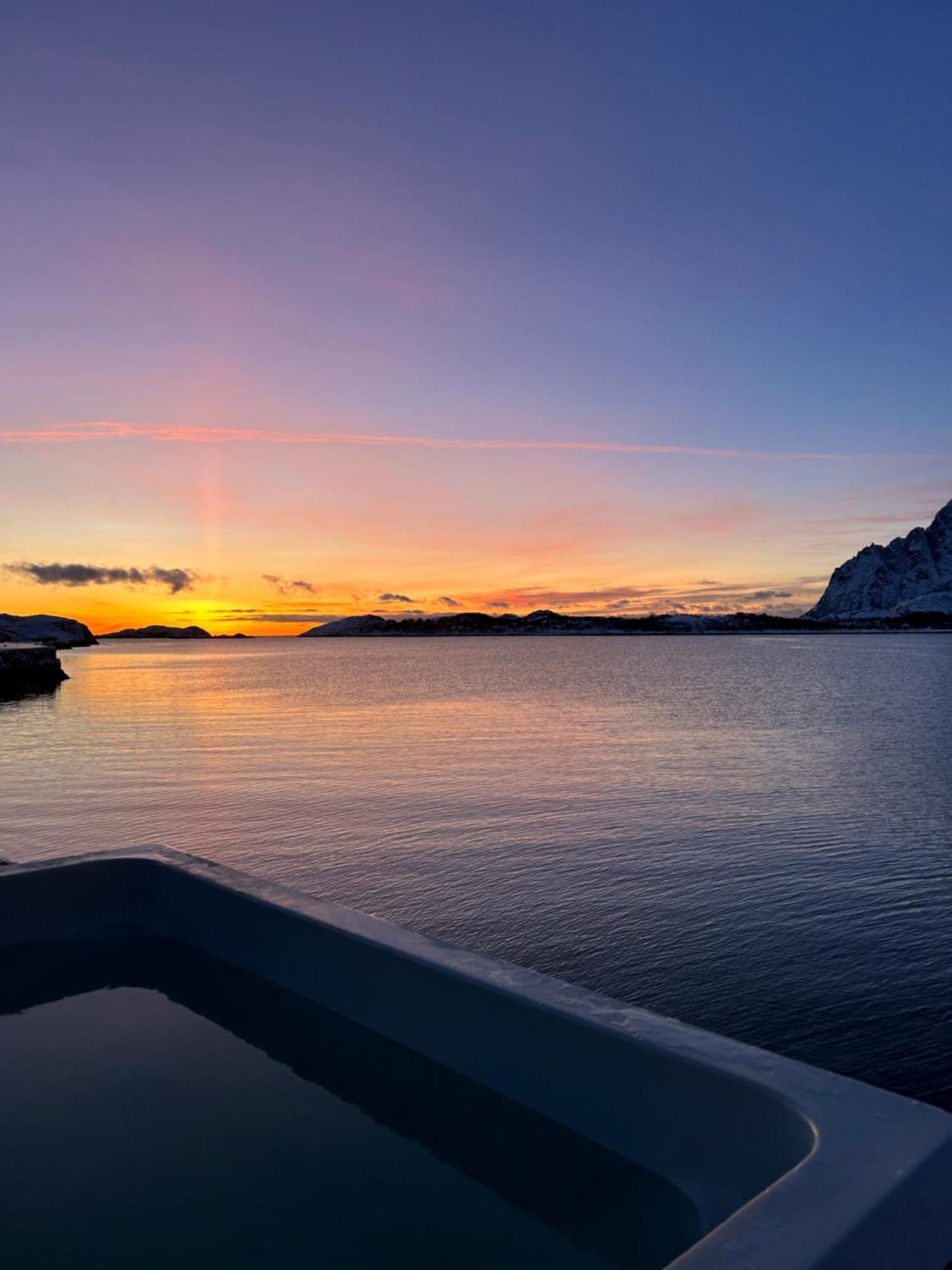Skarungen - Hotel, Cabins And Camping Kabelvåg 外观 照片