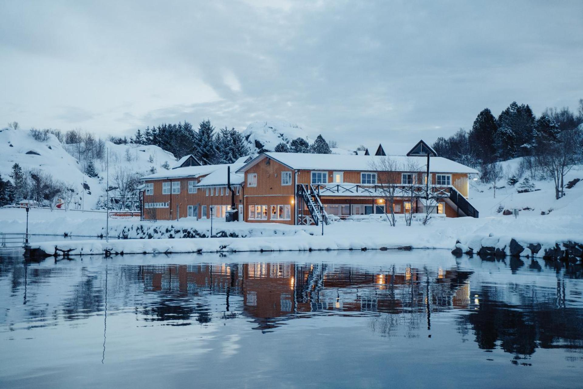 Skarungen - Hotel, Cabins And Camping Kabelvåg 外观 照片